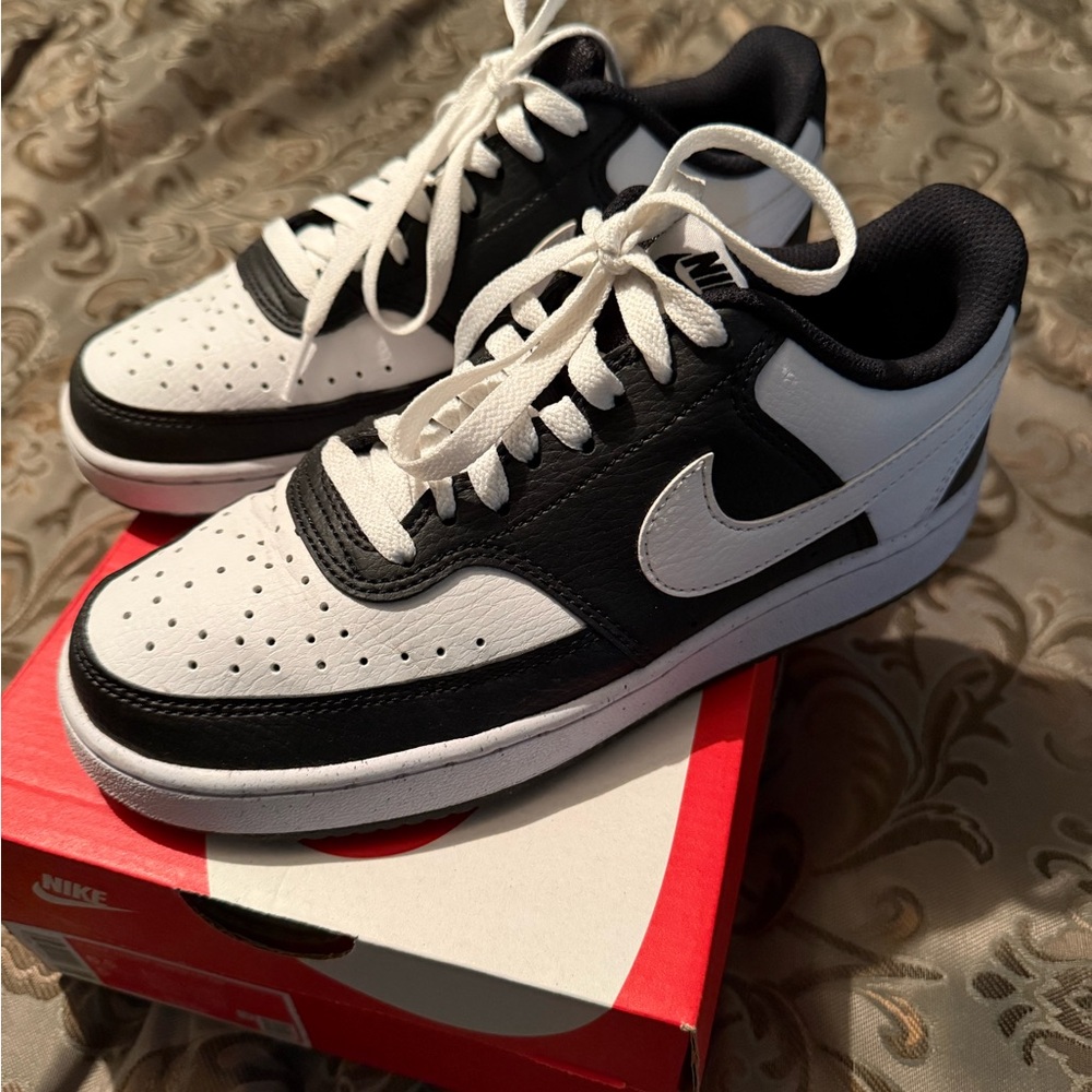 Nike Court Vision Low in Black and White